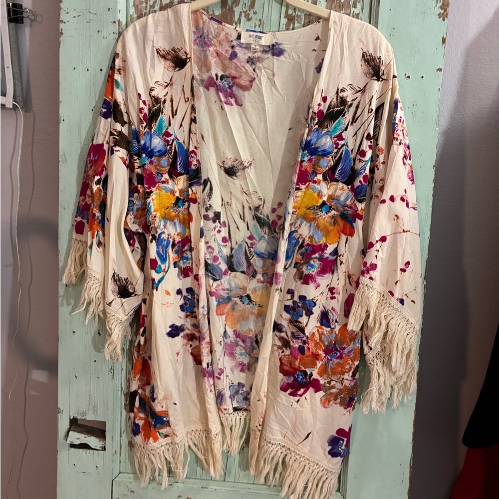 Women’s Umgee cream floral kimono with fringe